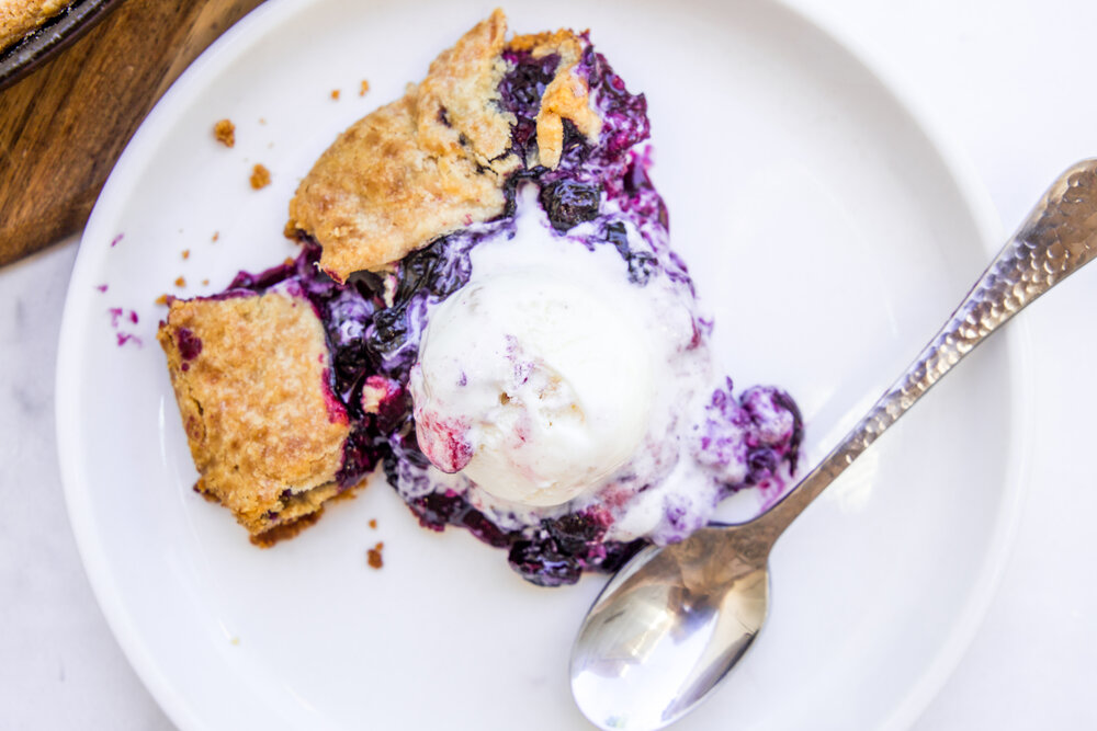 6-Ingredient Blueberry Cheesecake Skillet Pie